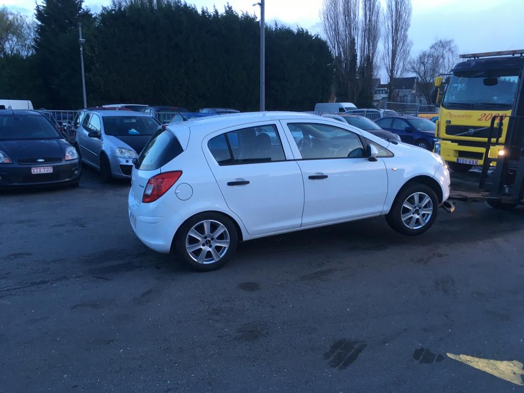 Opel Corsa voor export / onderdelen, Auto's, Wit, Particulier, Corsa, Te koop