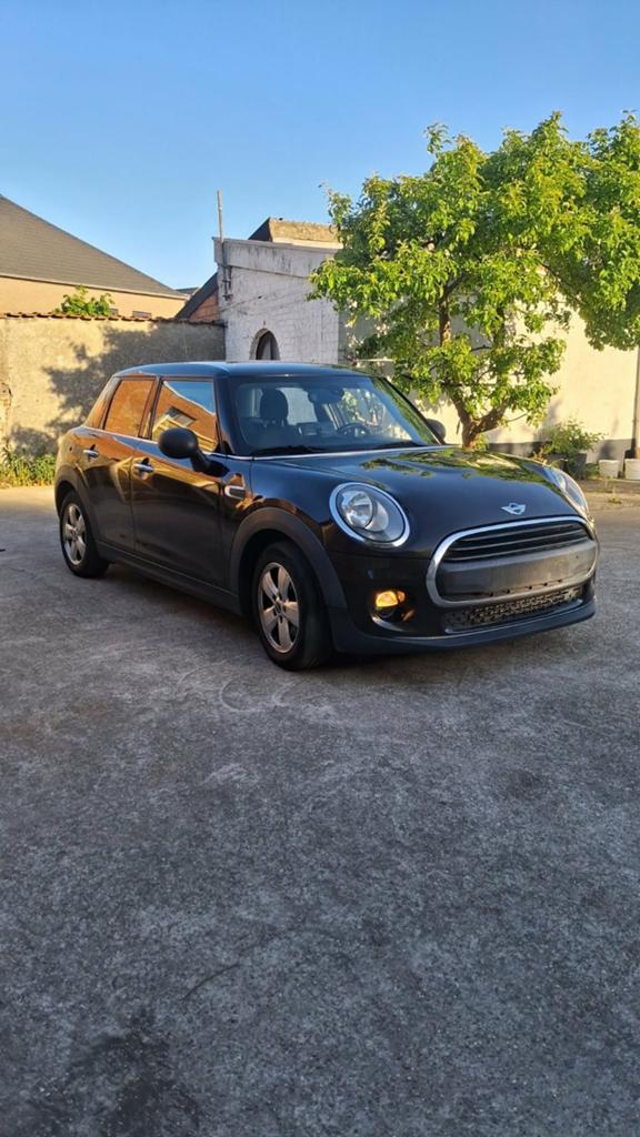 Mini one 1.5D 2015 Euro 6b 188.000km Manuel car play  navi, Auto's, Mini, Zwart, Leder, 5 deurs, Particulier