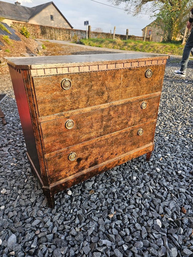 Commode en acajou style empire, Enlèvement