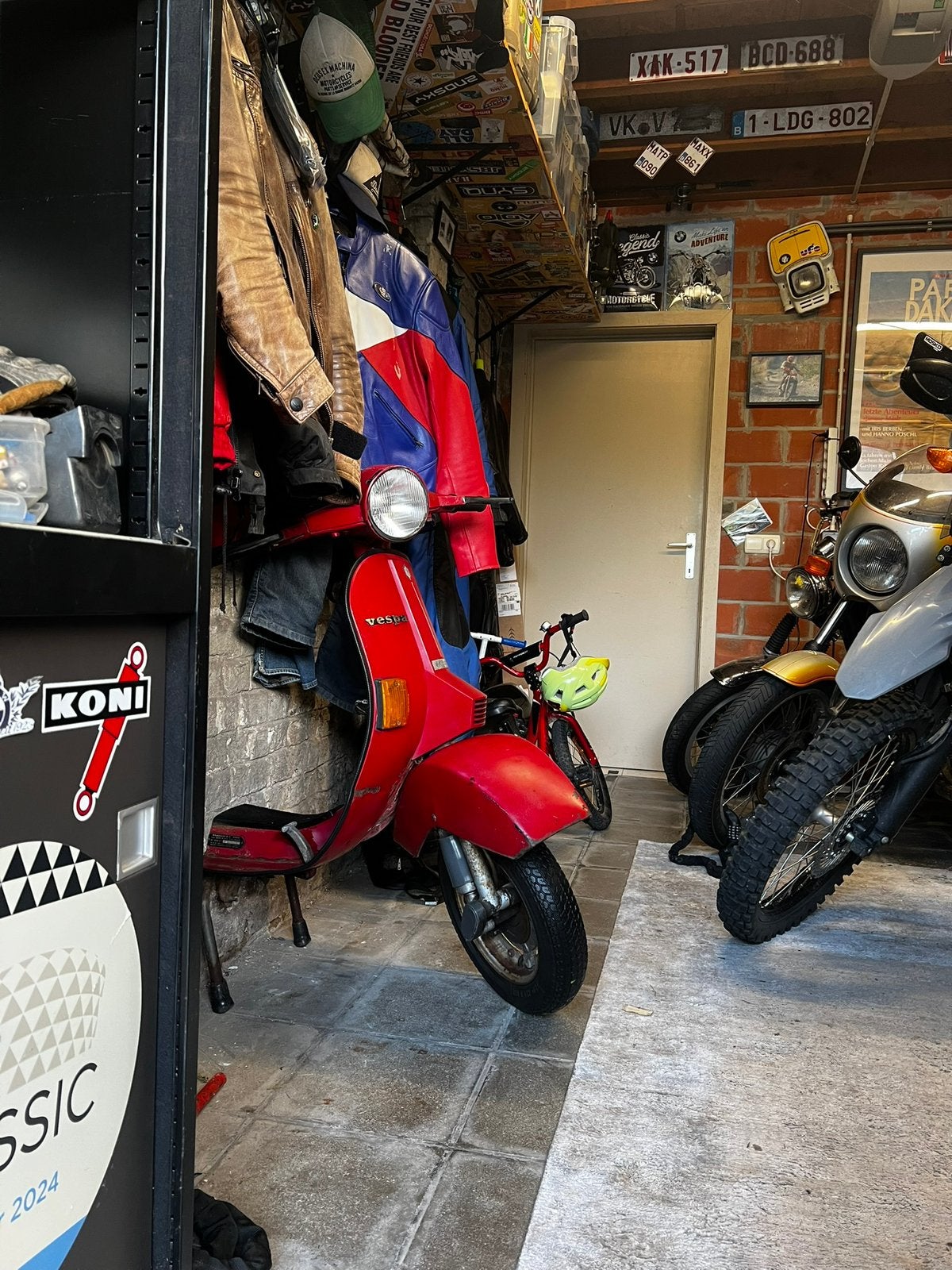 HALVE Vespa pk50 van 83 deco / mancave, Vélos & Vélomoteurs, Enlèvement