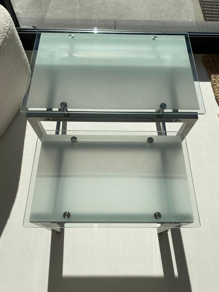 Set van 2 Moderne Nestbare Bijzettafels –Melkglas – RVS Look, Minder dan 55 cm, Metaal of Aluminium, Zo goed als nieuw, Modern