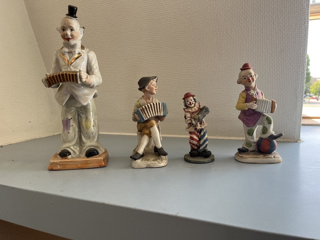 Vintage porseleinen clown- en accordeonbeeldjes – 4 stuks, Antiek en Kunst, Ophalen of Verzenden