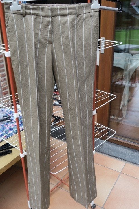 Broek nieuw kaki streep Kiltie mt 36 (it 40), Kleding | Dames, Broeken en Pantalons, Overige kleuren, Nieuw, Ophalen of Verzenden