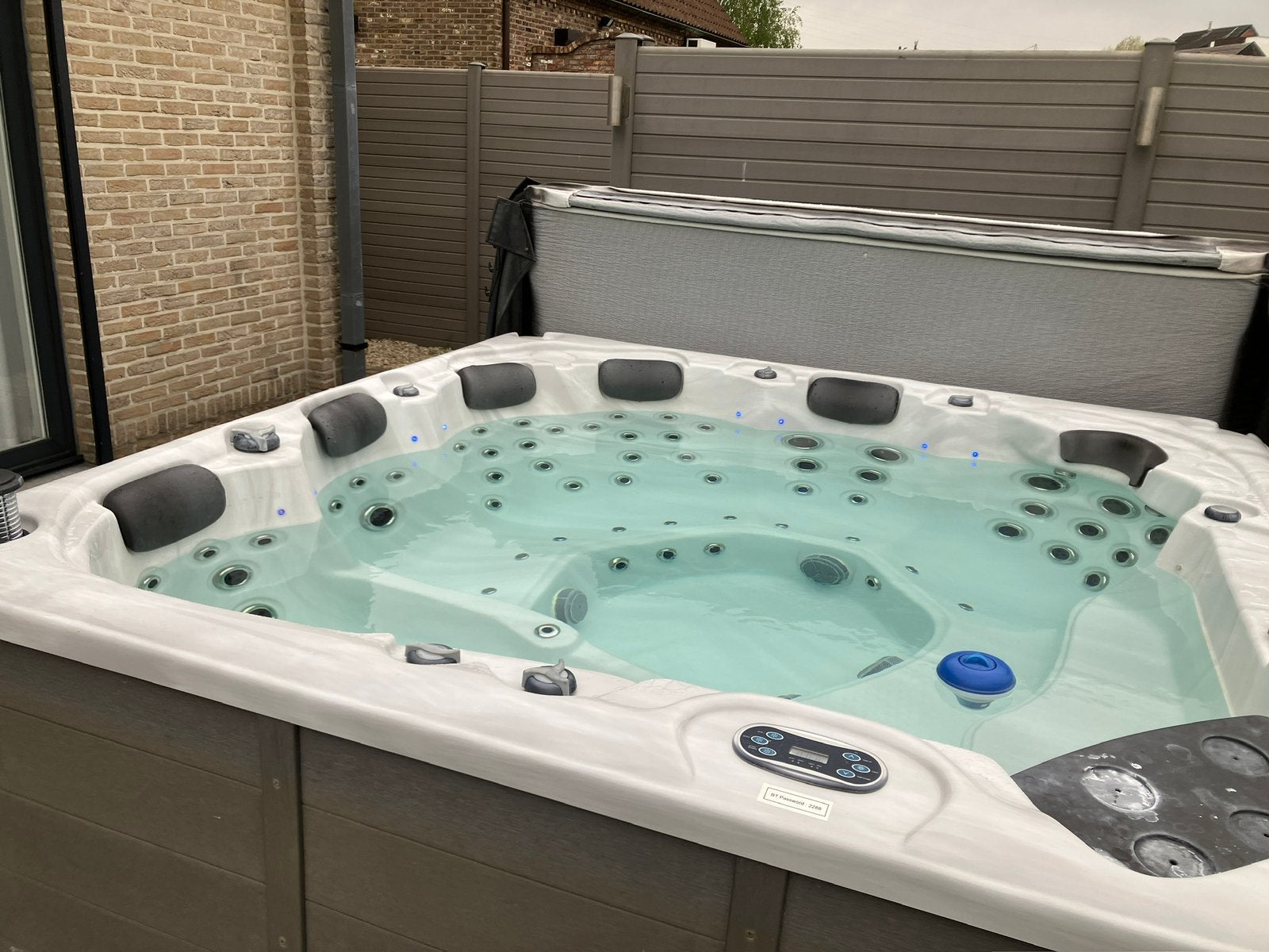 Jacuzzi voor 6 personen, Tuin en Terras, Ophalen, Zo goed als nieuw