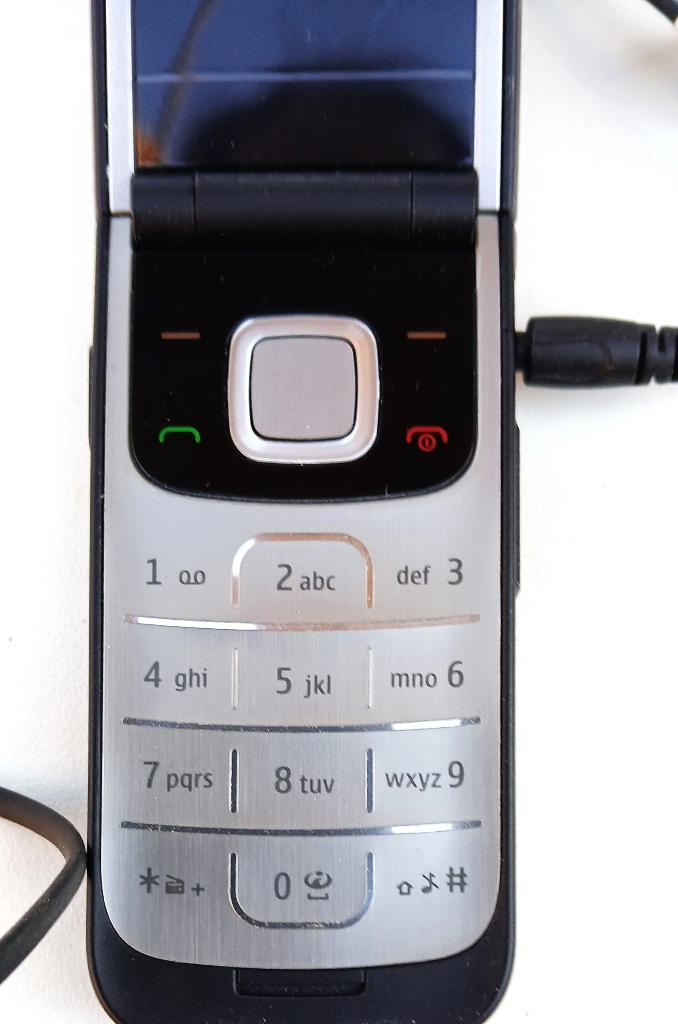 Nokia 2720 Fold, Télécoms, Moins de 3 mégapixels, Enlèvement ou Envoi, Clavier physique, Comme neuf