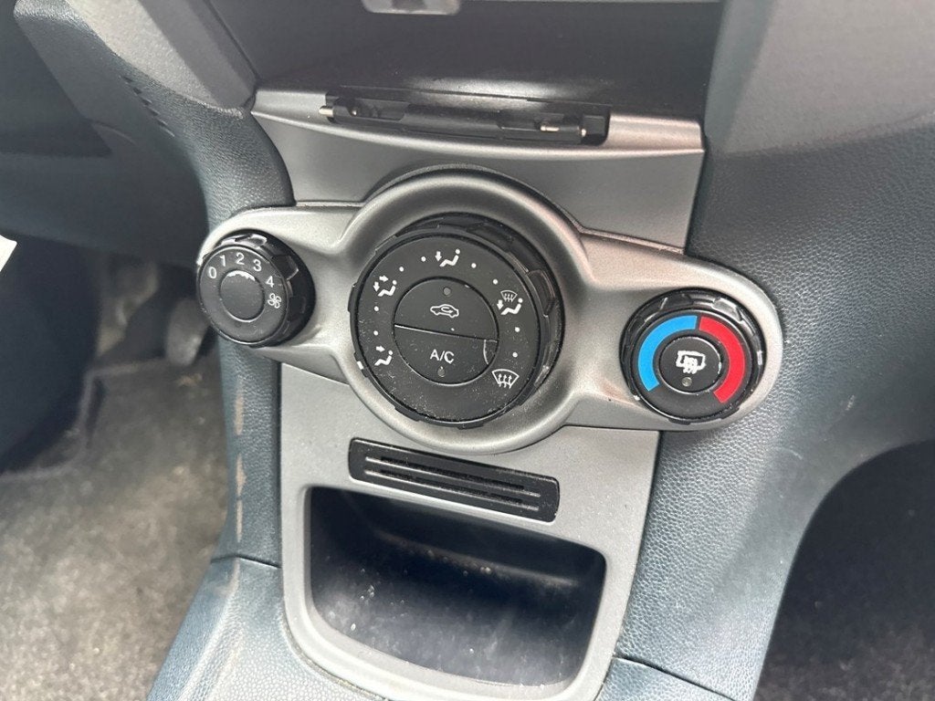 BEDIENINGSPANEEL VERWARMING Ford Fiesta 6 (JA8), Auto-onderdelen, Gebruikt, Henry-Ford-Straße  1
50735  Köln, DE, Ford-Werke GmbH