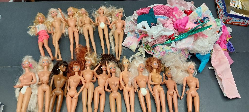 Lot barbie poppen kledij, Kinderen en Baby's, Speelgoed | Poppen, Ophalen of Verzenden, Gebruikt, Barbie