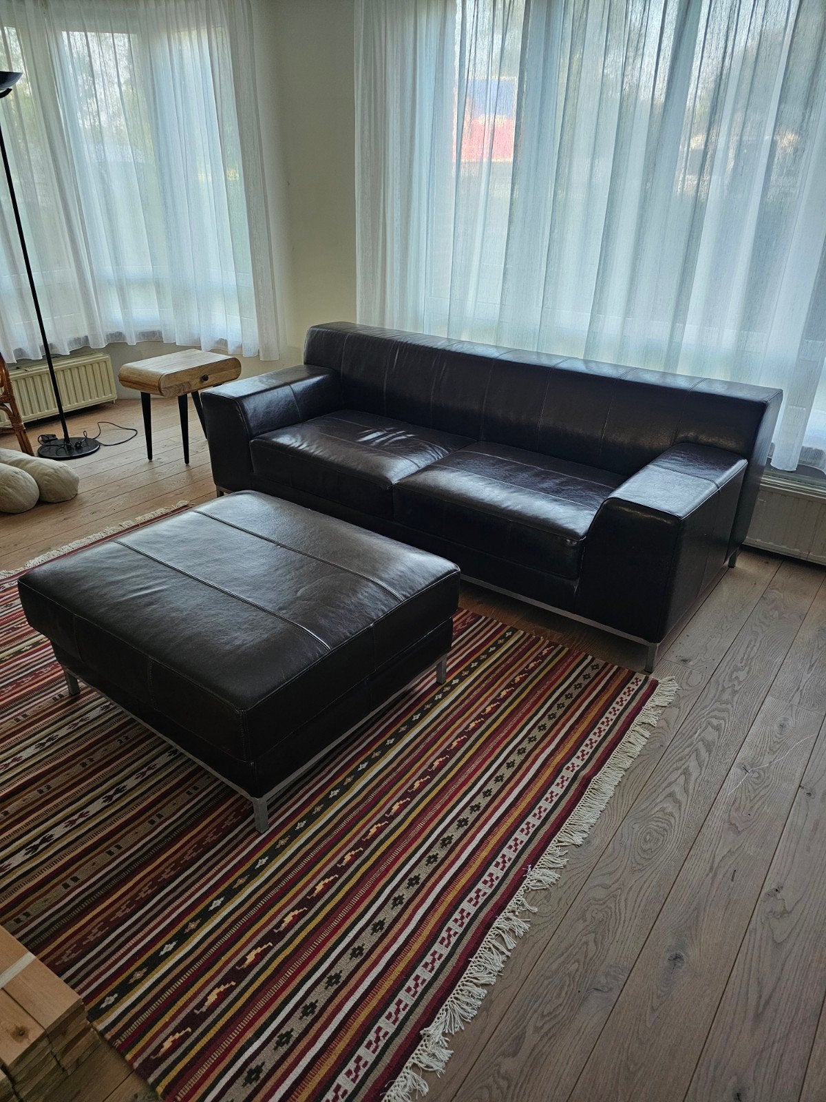 Lederen salon., Ophalen