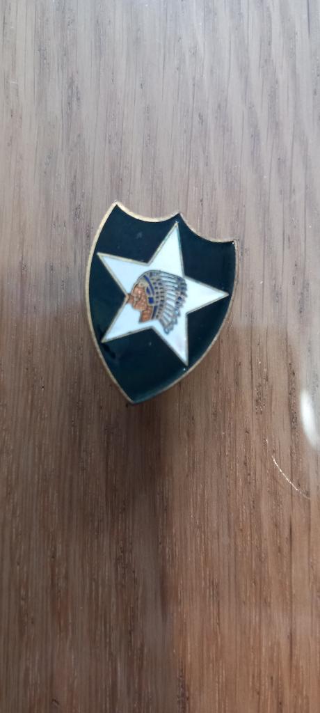 US clutchback Emaillé 2nd Inf Div Indian Head WW2 ou vietnam, Verzamelen, Militaria | Tweede Wereldoorlog, Ophalen of Verzenden