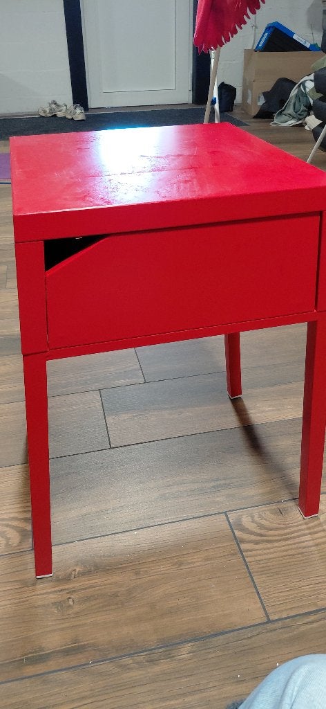 Rood metalen nachtkastje, Ophalen, Gebruikt, Metaal of Aluminium, 55 tot 70 cm