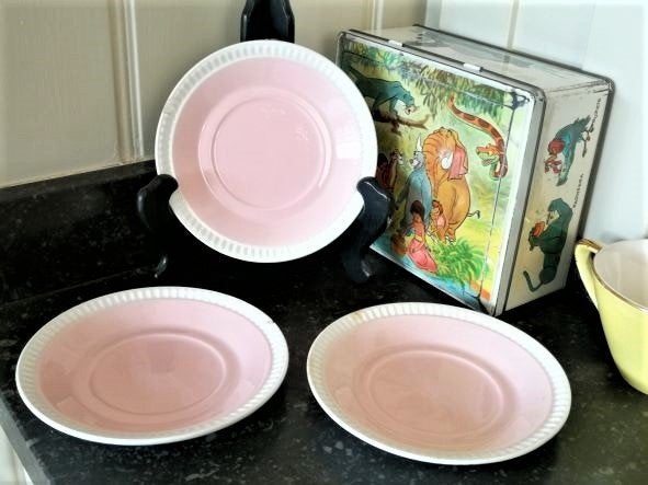 3 SOUCOUPES « ROSE ET BLANCHE » — Boch La Louvière, Enlèvement ou Envoi, Vintage, Céramique, Utilisé