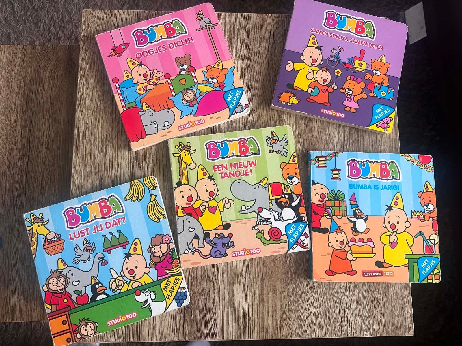 Bumba boeken, Ophalen