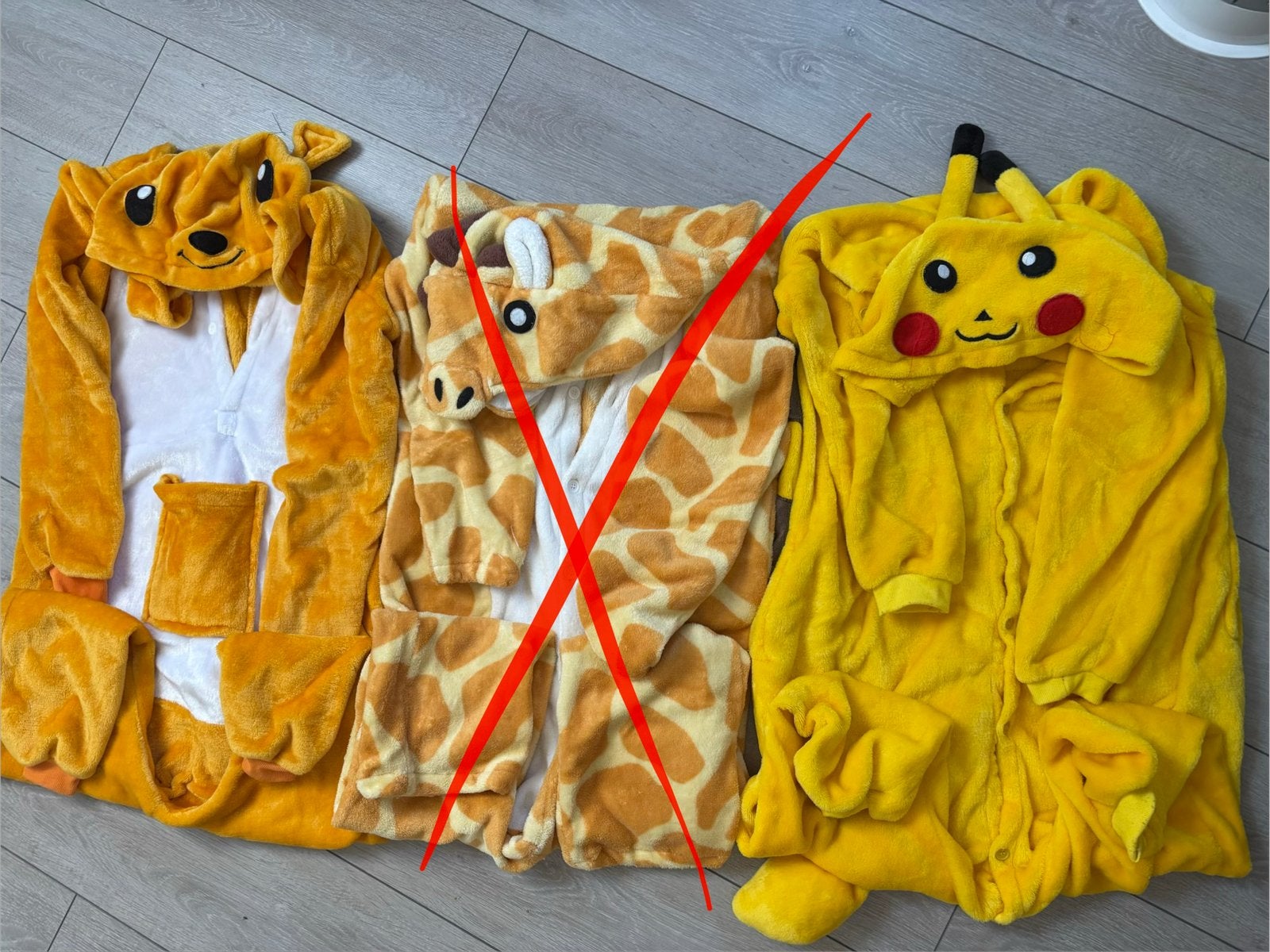 Onesies kangoeroe en Pikachu, Ophalen, Zo goed als nieuw