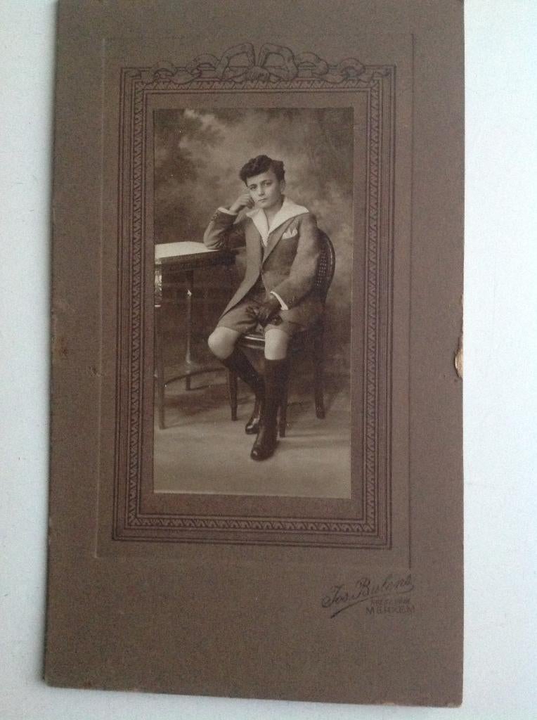 ANTIEKE  FOTO  OP  KARTON, Verzamelen, Foto's en Prenten, Gebruikt, Foto, Ophalen of Verzenden, Voor 1940