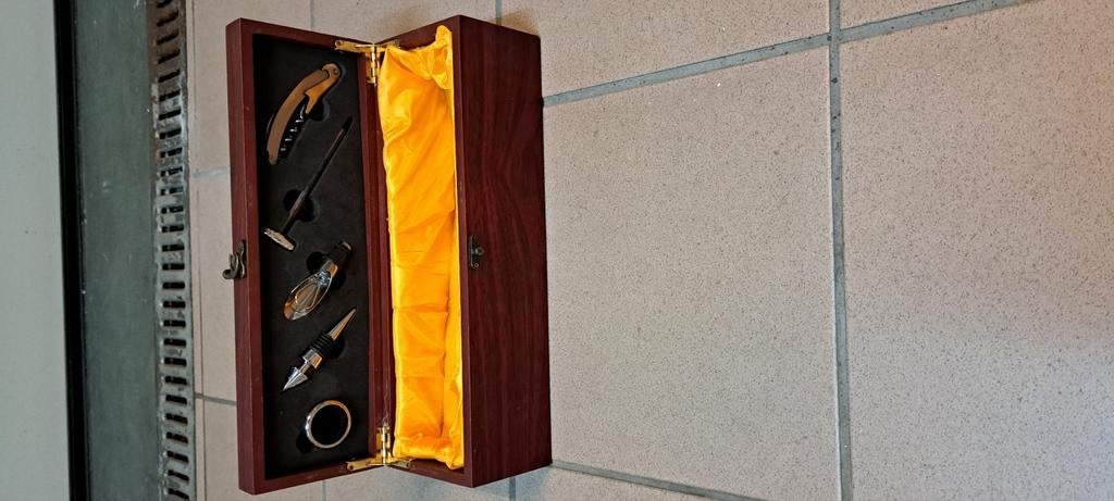 Sommelierbox en wijndoos., Ophalen