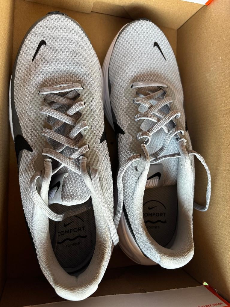 NIKE MODEL REVOLUTION 8 NEW * size 41-42 NEVER been used !I, Sports & Fitness, Course, Jogging & Athlétisme, Neuf, Course à pied