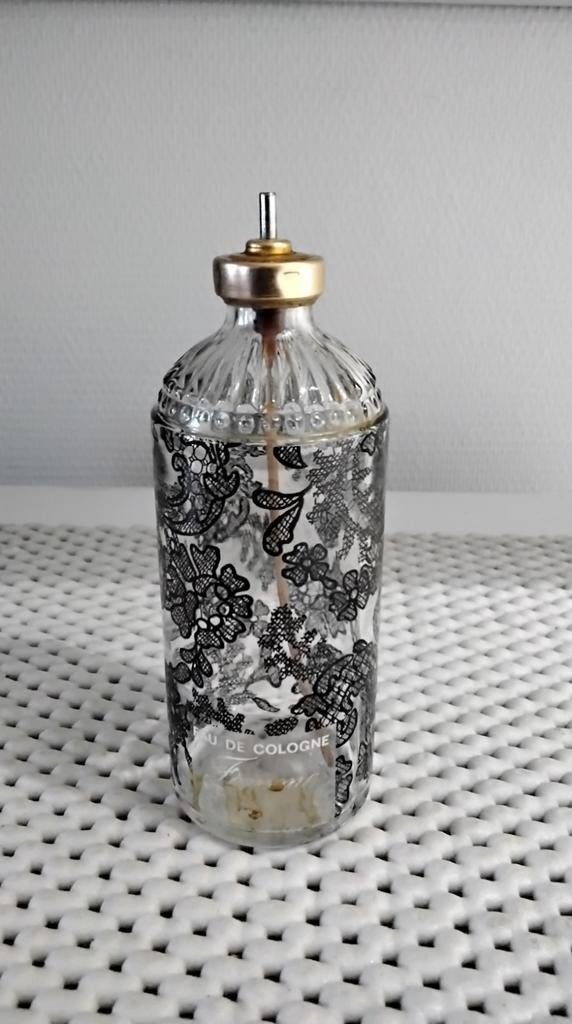 Oude parfumfles Eau de Cologne voor dames met bloemendecor, Ophalen of Verzenden
