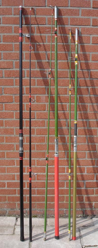 3 zee hengels ( 2 flippers en 1 daiwa surfmaster ), Watersport en Boten, Hengelsport | Algemeen, Ophalen, Gebruikt, Werphengel