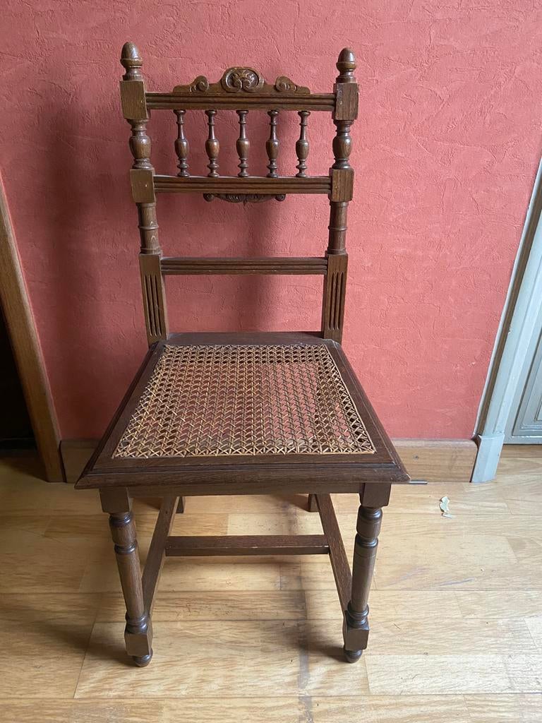 Massief houten stoel met gevlochten zitting., Antiek en Kunst, Ophalen of Verzenden