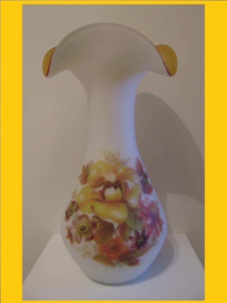 Italiaanse vaas in >>> OPALINE MET FLORAAL DECOR <<<, Huis en Inrichting, Ophalen, Nieuw, Wit, Glas