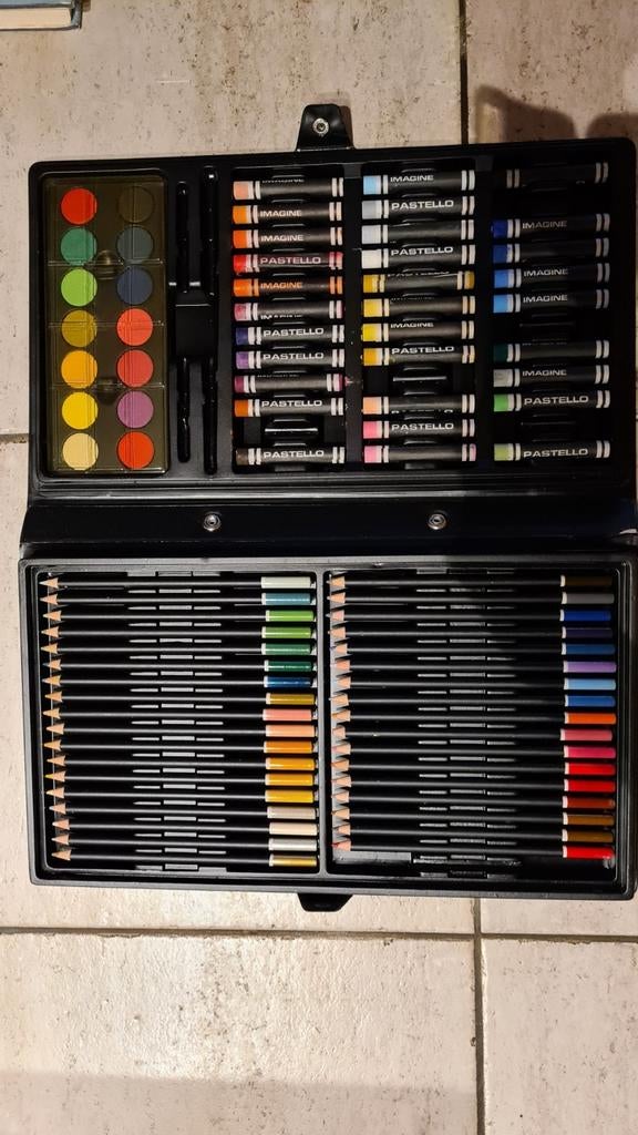 Malette crayons pastels gouaches, Enlèvement ou Envoi, Comme neuf