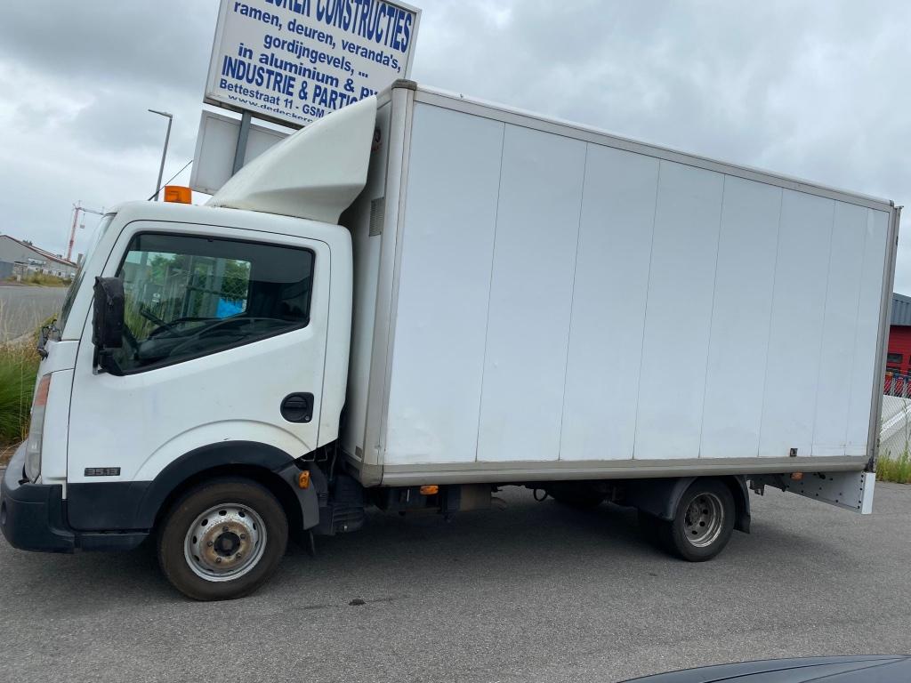 Nissan cabstar rijbewijs b, Auto's, 2500 cc, 4 deurs, Wit, Bedrijf