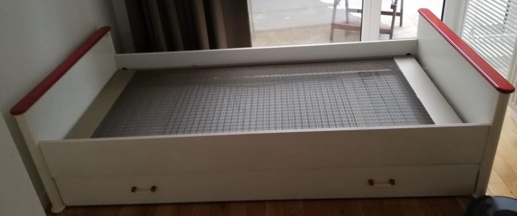 Lit en bois, Enlèvement, Comme neuf