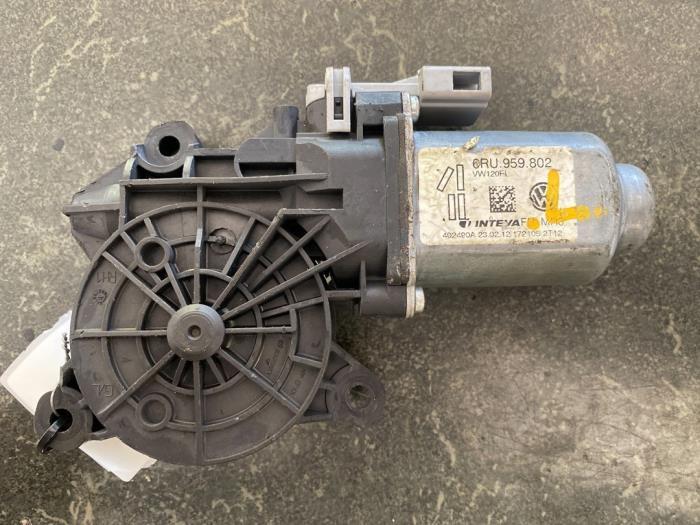 Moteur de vitre portière d'un Volkswagen UP, Enlèvement ou Envoi, 3 mois de garantie, Utilisé, Volkswagen
