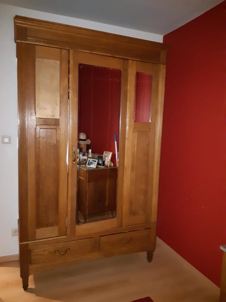 Kleerkast + antieke stoel, Huis en Inrichting, Ophalen, Gebruikt