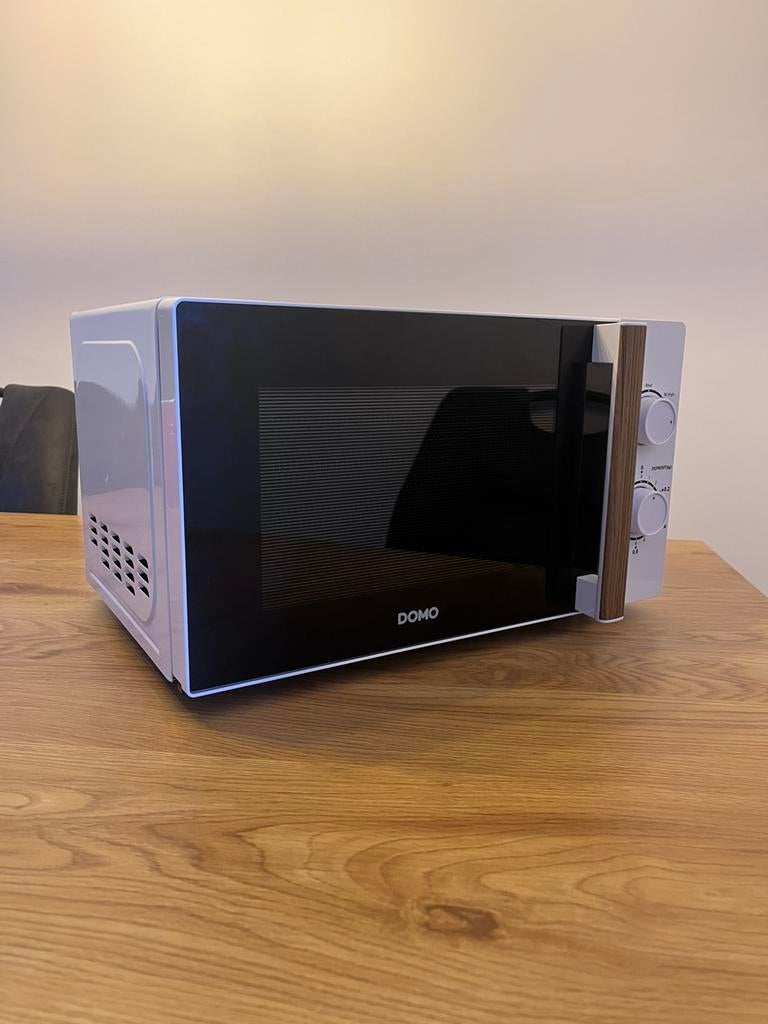 DOMO Four à micro-ondes poignée imitation bois 20 L - 700 W, Electroménager, Enlèvement, Comme neuf, Four, Micro-ondes