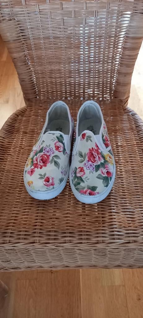Maat 37 bloemetjes schoenen stoffen, Ophalen, Zo goed als nieuw