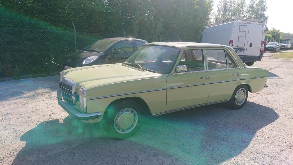 Mercedes 200 e bar8 w115 LPG bt auto 1975 ancetre restaurée, Auto's, Automaat, 4 deurs, Zwart, Leder en Stof