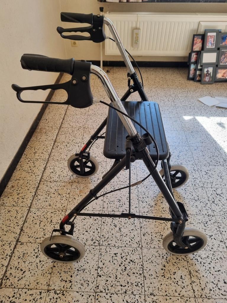 Déambulateur pliable avec freins, Comme neuf