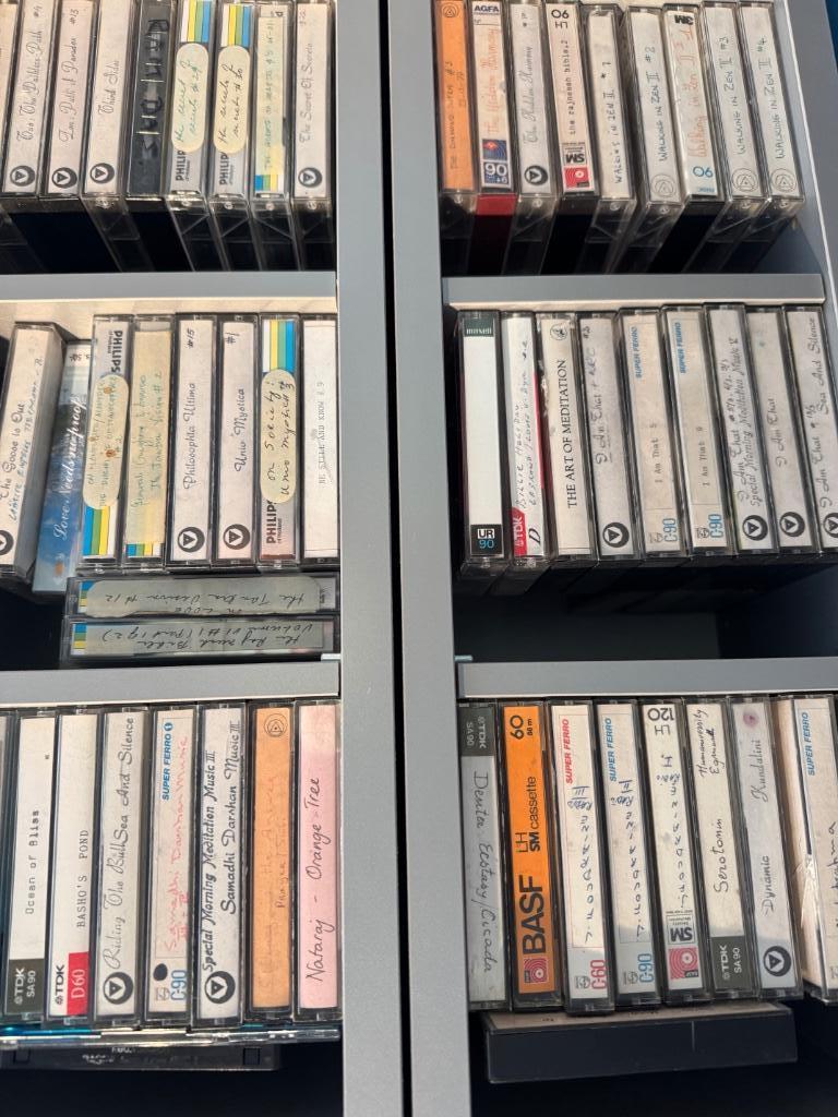 Cassettenbandjes Osho -lezingen, Ophalen, Gelezen