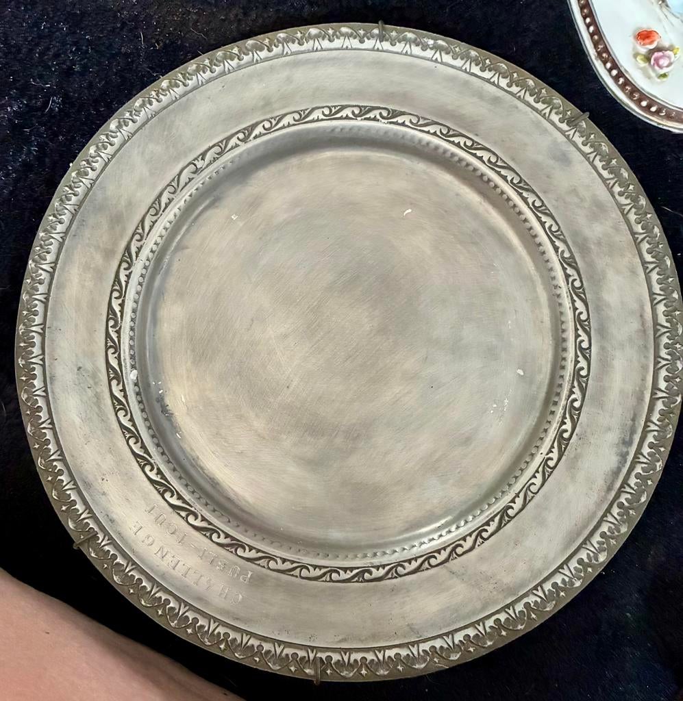Assiette fabriquée à la main par les Potstainiers Hutois, Enlèvement