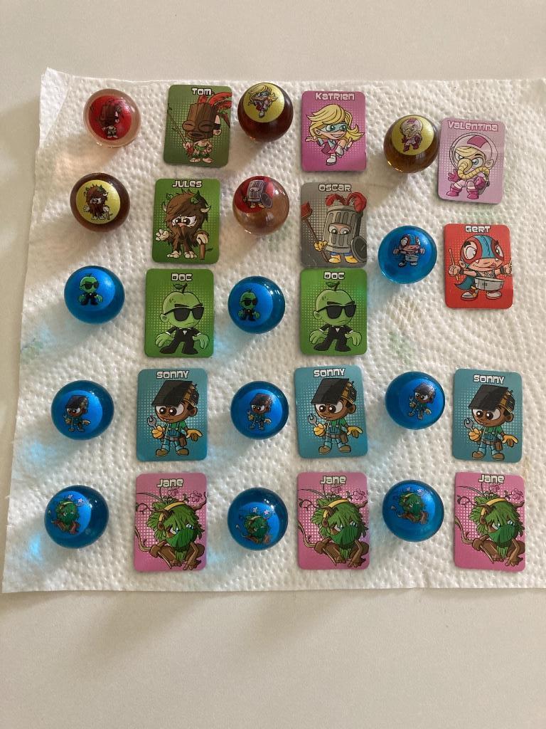 14 knikkers van AH marble mania met bijhorende kaartjes, Verzamelen, Albert Heijn, Ophalen of Verzenden