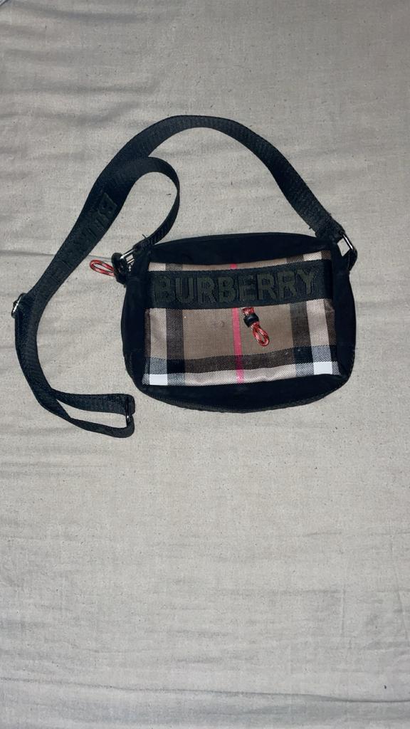 Burberry crossbody tas – goede kwaliteit – goedkoop, Handtassen en Accessoires, Portemonnees, Ophalen of Verzenden, Zo goed als nieuw