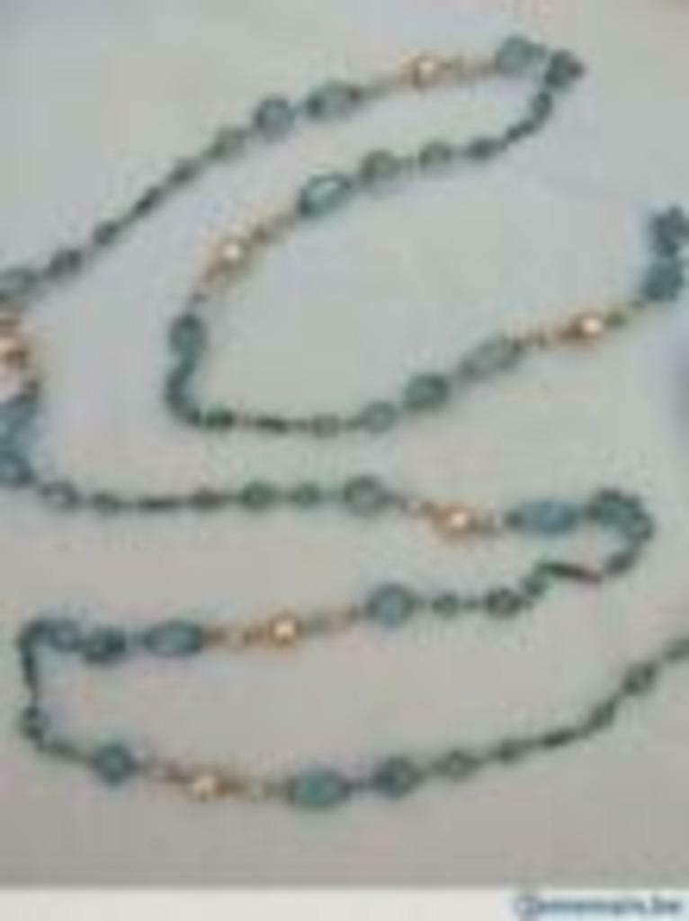 Collier perles en plastique (bleu) - bijou de fantaisie, Bijoux, Sacs & Beauté, Enlèvement ou Envoi, Comme neuf, Bleu, Autres matériaux