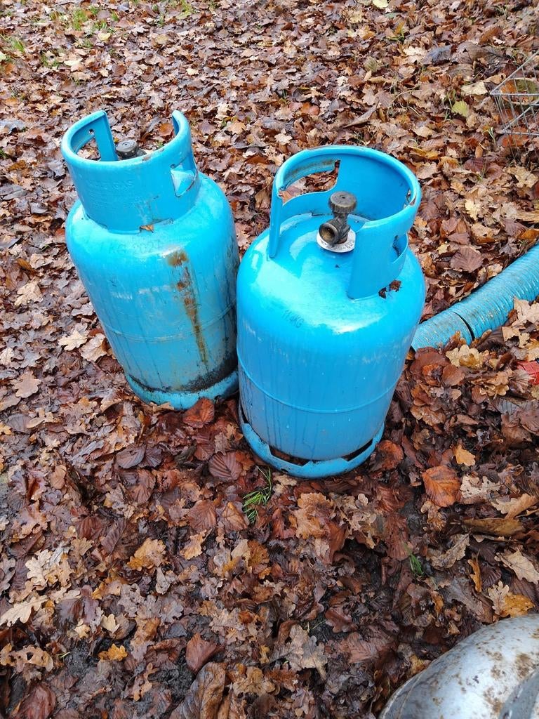 Lege gasbus, gasfles, gascontainer, twee stuks, Ophalen, Zo goed als nieuw