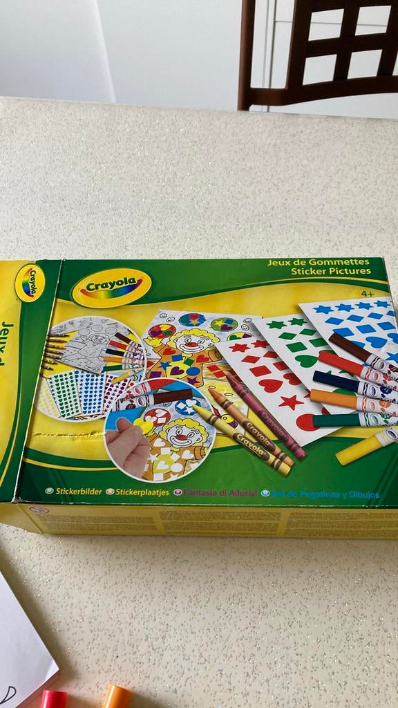 Crayola 2 sets de gommette et dessin, Hobby & Loisirs créatifs, Enlèvement ou Envoi, Utilisé