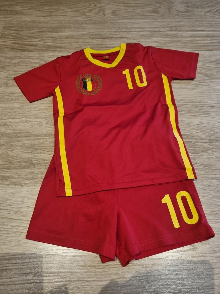 Voetbaltenue shirt en short maat 116/122, Kinderen en Baby's, Ophalen of Verzenden