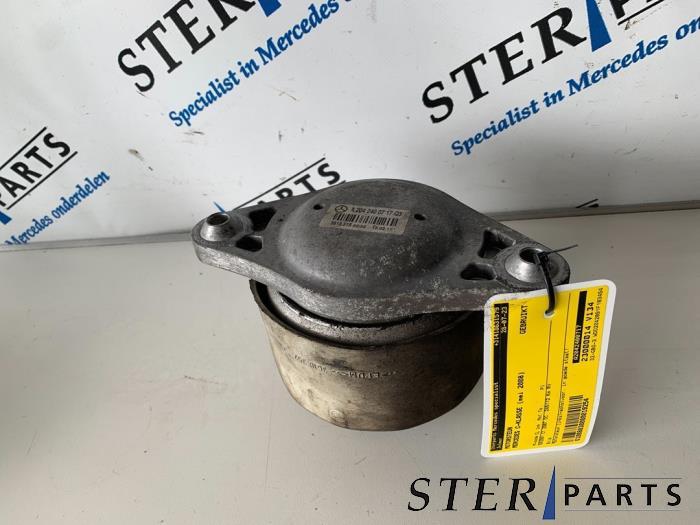 Support moteur d'un Mercedes C-Klasse, Autos : Pièces & Accessoires, Enlèvement ou Envoi, 3 mois de garantie, Utilisé, Mercedes-Benz