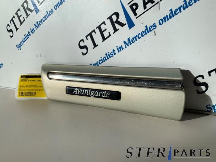 Sierstrip van een Mercedes E-Klasse, Ophalen of Verzenden, 3 maanden garantie, Gebruikt, Mercedes-Benz