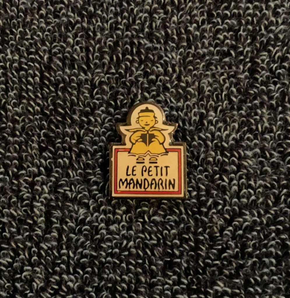 PIN - LE PETIT MANDARIN, Envoi, Comme neuf, Autres sujets/thèmes, Insigne ou Pin's
