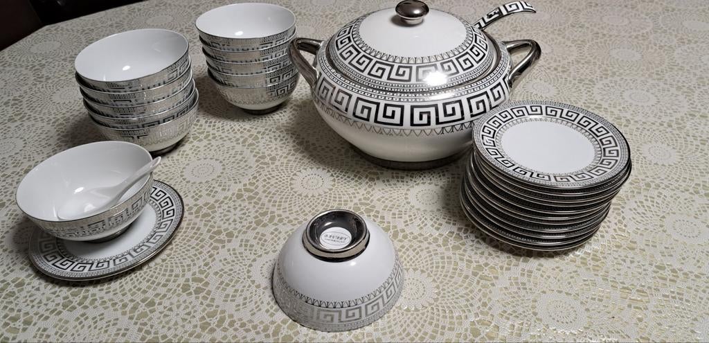Service Soupière avec 12 bols cuillères et assiettes, Antiquités & Art, Antiquités | Services (vaisselle) complet