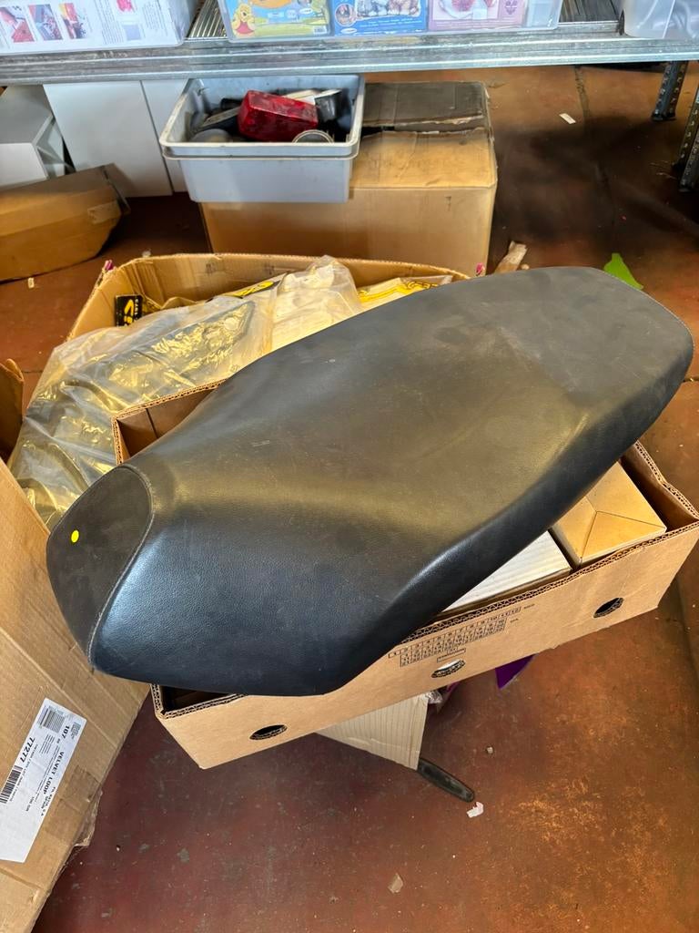 Zadel Yamaha Neos en MBK Ovetto, Fietsen en Brommers, Ophalen of Verzenden, Zadel, Yamaha