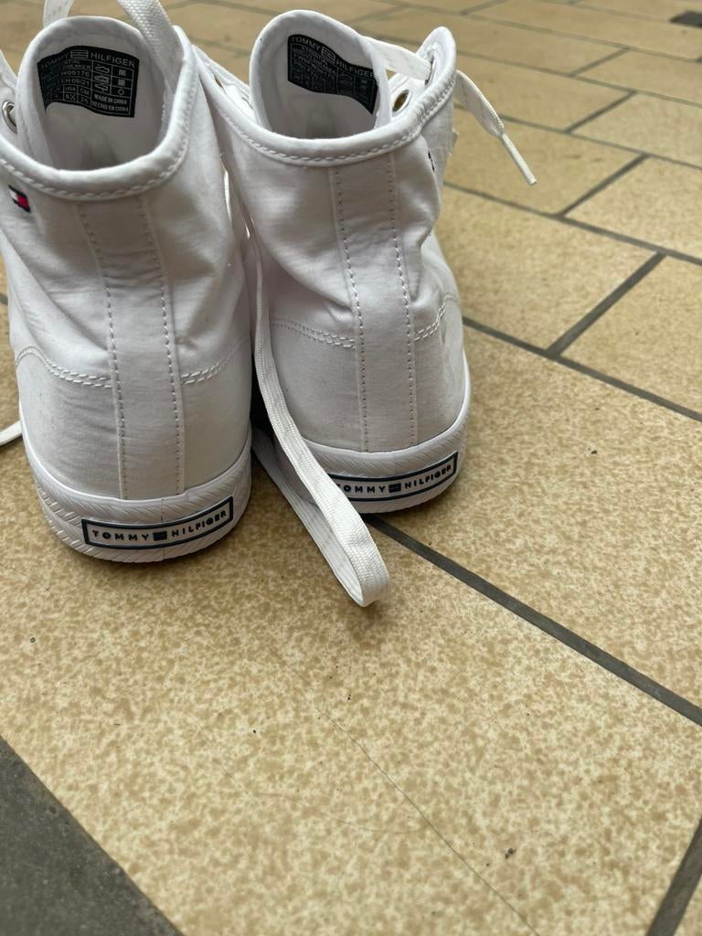 Basket blanche Tommy p39, Enlèvement, Comme neuf