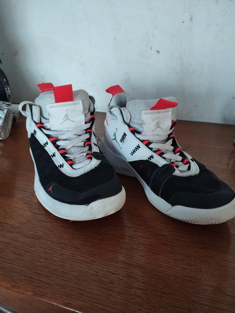 Basket Jordan Flyght 38,5, Enfants & Bébés, Vêtements enfant | Chaussures & Chaussettes, Garçon ou Fille, Enlèvement ou Envoi
