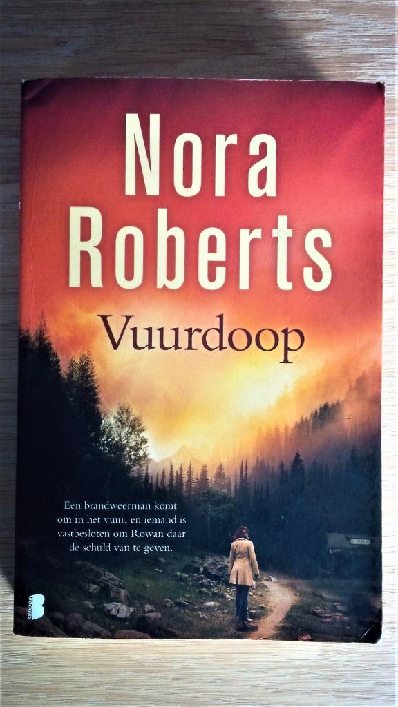 3x Nora Roberts : Weg naar de top, Vuurdoop, De Zwarte Roos, Boeken, Ophalen of Verzenden, Nieuw, Nora Roberts
