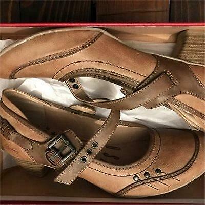 Prachtig paar pumps. Merk: Mustang. Schoenmaat: 40. Nieuw!!, Mustang, Enlèvement ou Envoi, Neuf, Escarpins